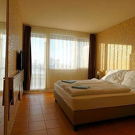 Отель Plazs 2*